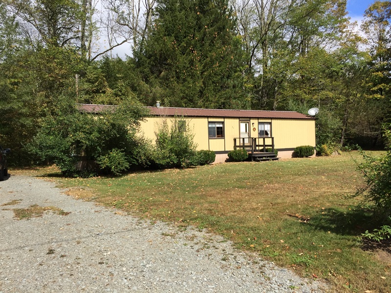 J&S Creekside Cabins cottage exterior