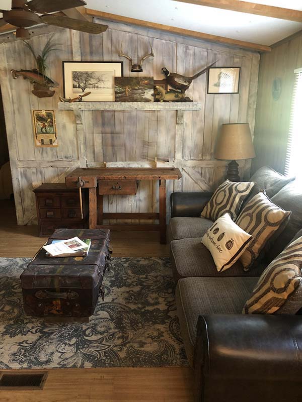 J&S Creekside Cabins living room